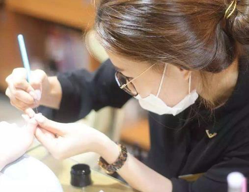 初中學歷女生十大吃香職業(yè),月嫂非;鸨N售很辛苦但薪水高