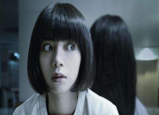 世界十大最經(jīng)典的恐怖片,《殺人不分左右》《人皮客!范己苤乜谖