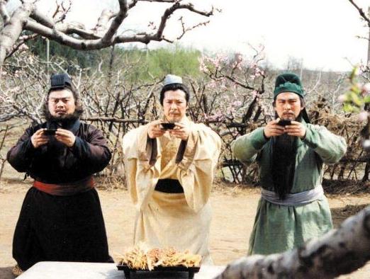 中國(guó)十大電視劇排行,《還珠格格》是瓊瑤最有名的作品,《武林外傳》很經(jīng)典