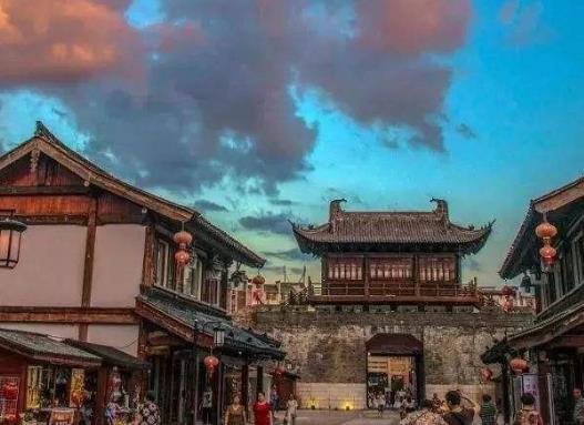 贛州十大風(fēng)景名勝景點,羅漢巖風(fēng)景名勝區(qū)、郁孤臺歷史文化街區(qū)體驗感好