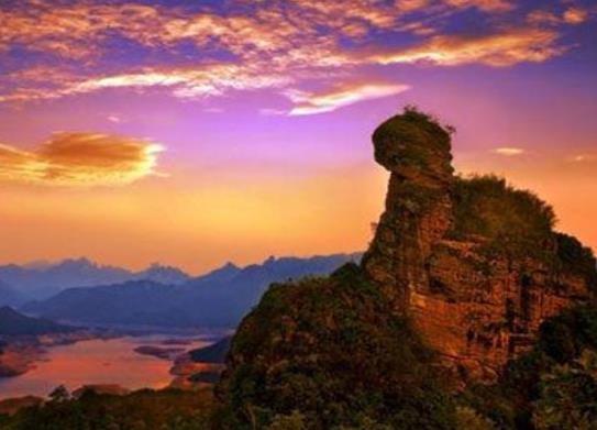 廣西十大高峰排行榜,貓兒山聳入云霄、真寶頂知名度高