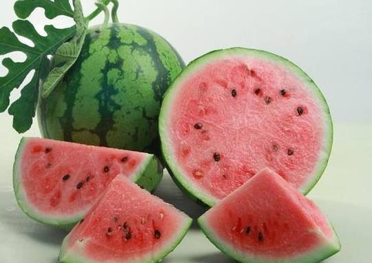 吃西瓜會(huì)拉紅色大便嗎?西瓜可以加熱吃嗎?