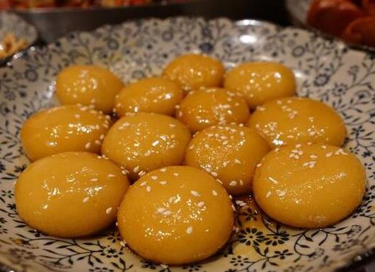 湖南十大特產(chǎn)排行榜,臭豆腐聞起來(lái)臭吃起來(lái)香、常德醬板鴨讓人回味無(wú)窮