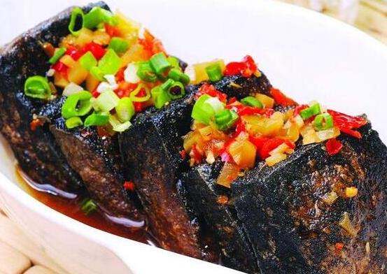 湖南十大特產(chǎn)排行榜,臭豆腐聞起來(lái)臭吃起來(lái)香、常德醬板鴨讓人回味無(wú)窮