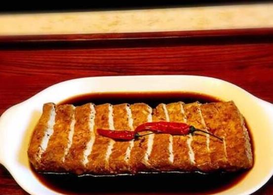湖南十大特產(chǎn)排行榜,臭豆腐聞起來(lái)臭吃起來(lái)香、常德醬板鴨讓人回味無(wú)窮