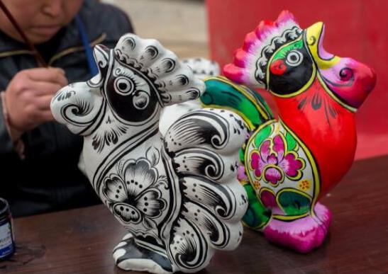 陜西十大傳統(tǒng)手工藝品,皮影戲源遠流長、陜北剪紙粗獷大氣