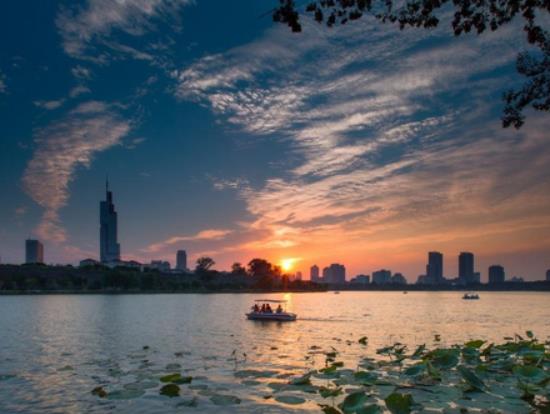 南京十大著名湖泊排行榜,紫霞湖是5A級(jí)景區(qū)、玄武湖夜游也很美