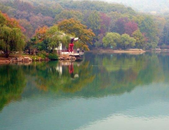 南京十大著名湖泊排行榜,紫霞湖是5A級(jí)景區(qū)、玄武湖夜游也很美