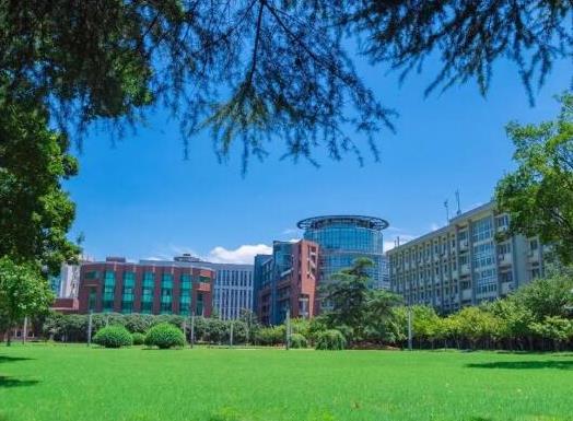 武漢十大最美大學(xué)排行榜,武漢大學(xué)校園享譽(yù)、華中農(nóng)業(yè)大學(xué)環(huán)境幽雅