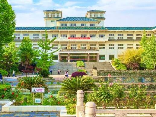 武漢十大最美大學(xué)排行榜,武漢大學(xué)校園享譽(yù)、華中農(nóng)業(yè)大學(xué)環(huán)境幽雅