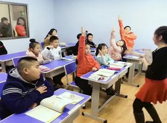 康定市十大教育培訓(xùn)機構(gòu)排名,晉級文化藝術(shù)培訓(xùn)學(xué)校采用三位一體教學(xué)法