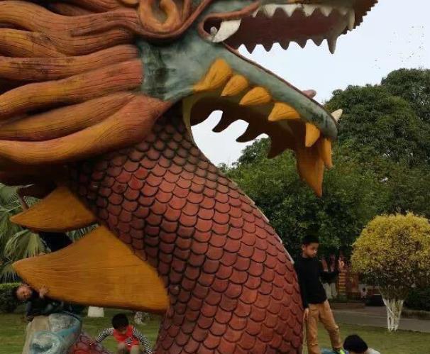 丹麥?zhǔn)舐糜闻判?路易那現(xiàn)代博物館是游客游覽最多的藝術(shù)博物館