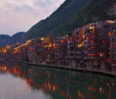 全國十大免費(fèi)旅游景點(diǎn)排行 湖南鳳凰古城為典型的少數(shù)民族聚居區(qū)