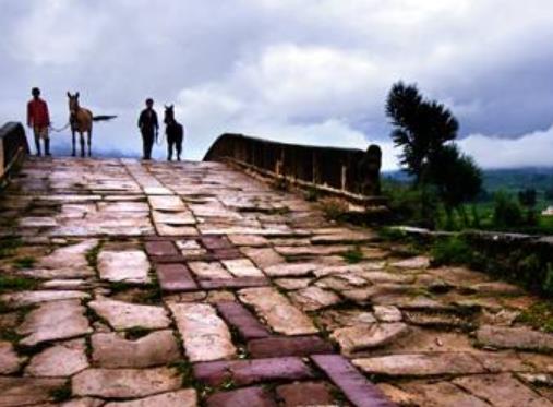 國(guó)內(nèi)十大值得去的冒險(xiǎn)地旅游排行 瀘沽湖女兒國(guó)探險(xiǎn)奇異風(fēng)俗民情