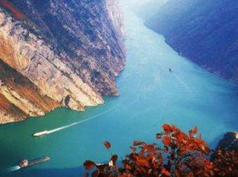 國(guó)內(nèi)十大值得去的冒險(xiǎn)地旅游排行 瀘沽湖女兒國(guó)探險(xiǎn)奇異風(fēng)俗民情