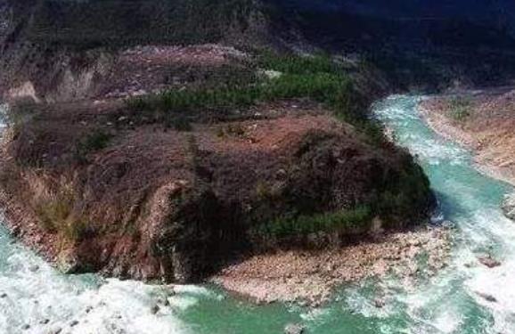 國(guó)內(nèi)十大值得去的冒險(xiǎn)地旅游排行 瀘沽湖女兒國(guó)探險(xiǎn)奇異風(fēng)俗民情