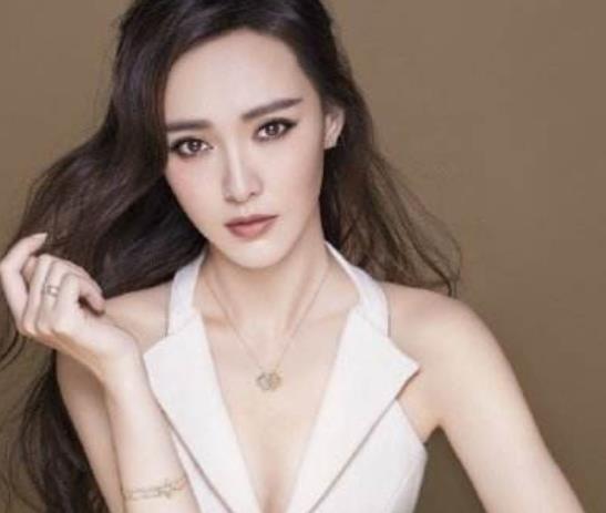 中國當紅女星美女排行 唐嫣標致甜美的心形面孔