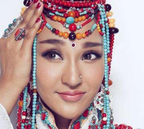 藏族十大美女排行 阿蘭·達(dá)瓦卓瑪是一個(gè)長(zhǎng)得非常美麗的姑娘