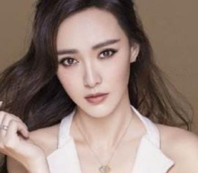 中國(guó)現(xiàn)代四大美女排行 迪麗熱巴1992年6月3日出生于烏魯木齊