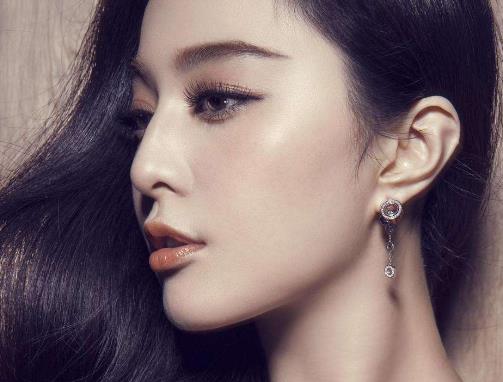 中國(guó)現(xiàn)代四大美女排行 迪麗熱巴1992年6月3日出生于烏魯木齊