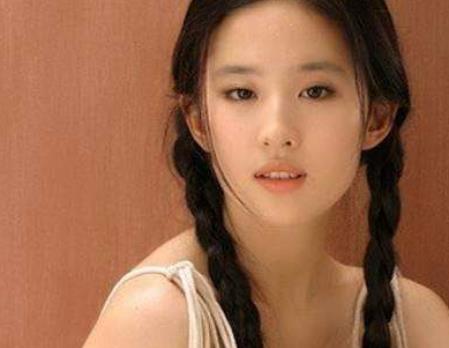 中國(guó)現(xiàn)代四大美女排行 迪麗熱巴1992年6月3日出生于烏魯木齊