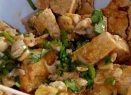 湖南長沙地方特色小吃排行 油炸臭豆腐長沙風(fēng)味小吃