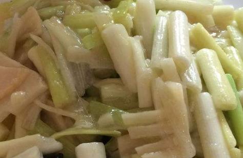 山東濟(jì)南特色小吃排行 盤(pán)絲餅一般用花生油來(lái)煎烙