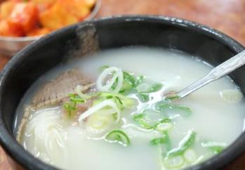 韓國旅游必吃美食 韓國的土豆湯是補(bǔ)身暖胃的一道美味