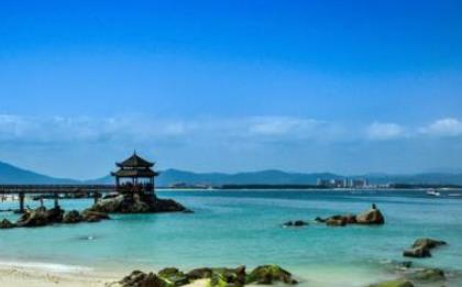夏日出游國(guó)內(nèi)浪漫海濱城市 青島”這個(gè)名稱原指小青島(也叫琴島)