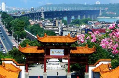 中國適合春季旅游的5a景區(qū) 杭州西湖風景名勝區(qū)位于杭州市中心