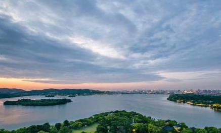 中國適合春季旅游的5a景區(qū) 杭州西湖風景名勝區(qū)位于杭州市中心