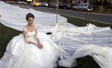 世界上最重的婚紗 世界上最貴的婚紗價值高達6500萬人民幣