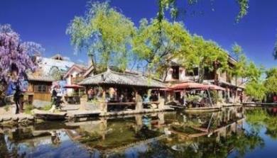 一定要帶愛(ài)人同去的云南旅游地 去羅平看油菜花別致美麗的吊腳樓