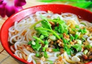 米粉十大品牌 統(tǒng)桶發(fā)鹵粉原材料供應(yīng)鹵粉新技術(shù)研發(fā)為一體