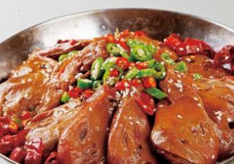 干鍋鴨頭排行榜 一品渝香干鍋鴨頭以餐飲服務(wù)為主鎖餐飲企業(yè)