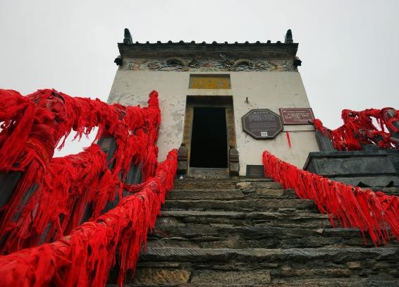 中國最險(xiǎn)的三大寺廟 位于山頂懸崖峭壁之間 雙塔山最負(fù)盛名