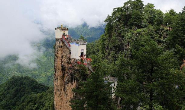 中國最險(xiǎn)的三大寺廟 位于山頂懸崖峭壁之間 雙塔山最負(fù)盛名