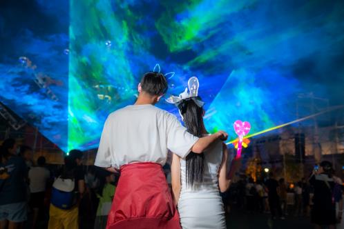 廈門方特七夕夜浪漫來(lái)襲,絕美極光驚艷鷺島