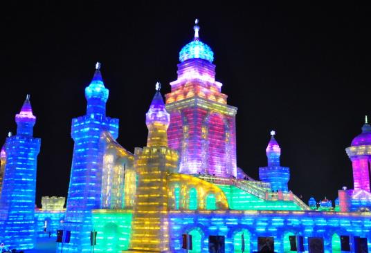 哈爾濱冰雪大世界的門票可以二次進(jìn)入嗎?哈爾濱冰雪大世界滑雪收費(fèi)嗎