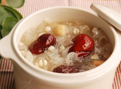 吃銀耳有什么好處?銀耳的營養(yǎng)價(jià)值和食療功效