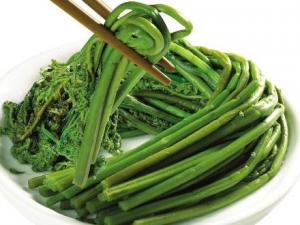 吃蕨菜有什么好處？蕨菜的營養(yǎng)價值、功效與作用