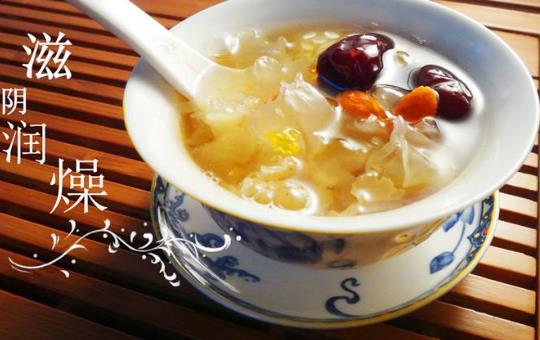 吃銀耳有什么好處?銀耳的營養(yǎng)價(jià)值和食療功效