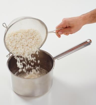 做大米飯怎樣淘米才正確?淘米煮飯最常見的誤區(qū)