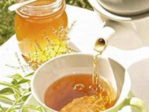 蜂蜜可以用開(kāi)水沖嗎？沖蜂蜜的的最佳水溫是多少