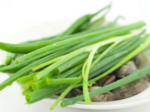 炒菜時(shí)怎樣利用蔥調(diào)味？做菜如何放蔥的小竅門(mén)