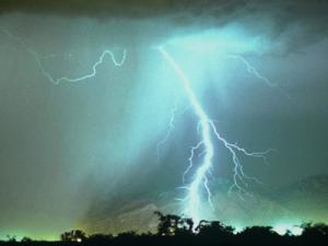 雷雨天如何防雷電？雷雨天氣防雷擊小竅門