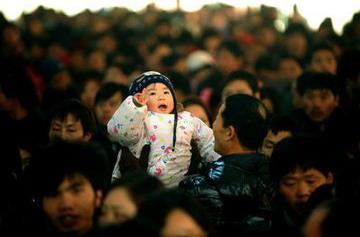 有錢沒(méi)錢回家過(guò)年,盤點(diǎn)歷年春節(jié)春運(yùn)中讓人淚奔的瞬間!