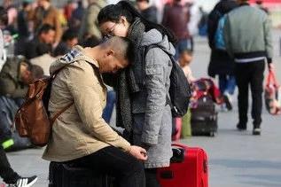有錢沒(méi)錢回家過(guò)年,盤點(diǎn)歷年春節(jié)春運(yùn)中讓人淚奔的瞬間!