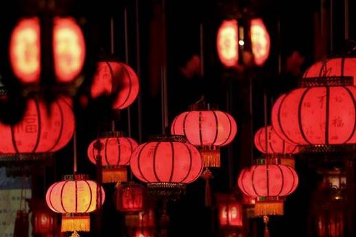 去年的燈籠今年春節(jié)還能掛不?過年掛燈籠什么時候掛最好