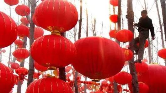 過年掛的燈籠要一年一換嗎?過年掛燈籠一般掛幾個(gè)最合適